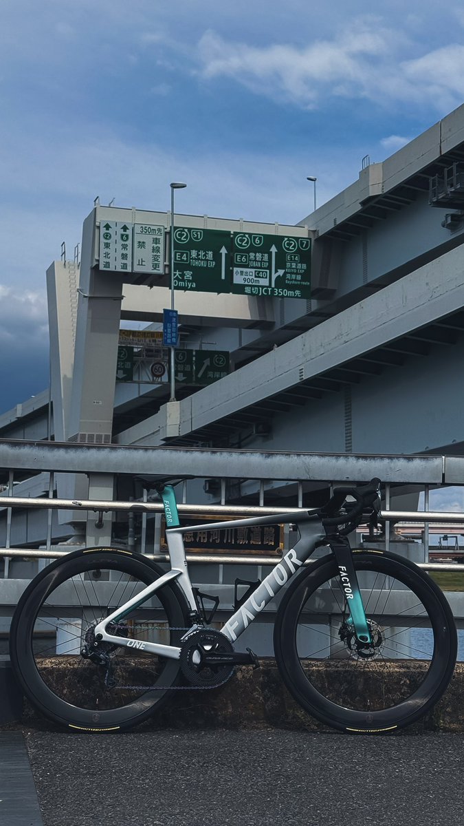 buff_ma's tweet photo. タイヤをpzero race sl-rに替えた！
チューブレスはミシュランのパワーカップ使ったことあるけど、それに比べると乗り心地はもちろん走りだしの軽さもあって良き！
今のところは不満無し！ https://t.co/EnxlFLTdqO