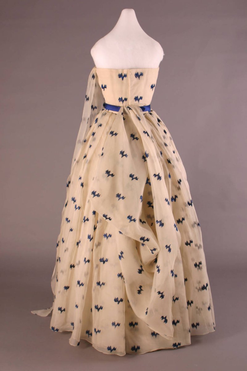 LaurenCDeutsch's tweet image. #Ootd is this 1964 Dior evening dress and stole worn by tastemaker Elizabeth Parke Firestone. She was a frequent customer of Dior and when not in Paris, she wrote to him from Ohio ordering various garments and requesting changes she wished to be made. #Fashionhistory