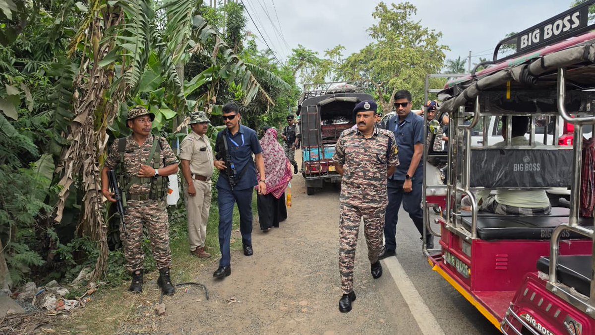 crpfindia's tweet photo. As Phase 2 of polling gets underway in West Bengal, DG @crpfindia, Shri @gpsinghips, is on the ground to ensure a secure and fair voting process. 

​Accompanied by senior officers, the DG is personally reviewing security arrangements at various polling booths across Kolkata's Town Area and along the route to Diamond Harbour. The focus remains on maintaining law and order to allow citizens to exercise their franchise without fear. 

#NationFirst
#Vandematram150
#MissionNaxalMuktBharat2026
#WestBengalAssemblyElections2026
@ECISVEEP
@gpsinghips
@CentralZoneCrpf
@CrpfWest