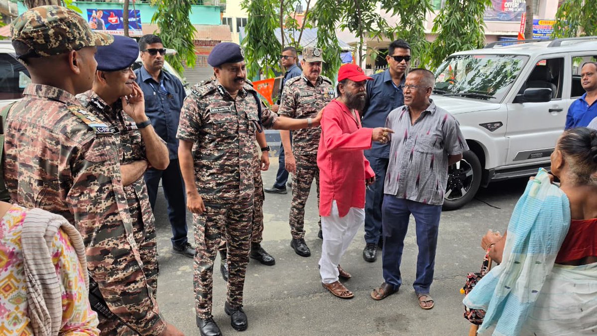 crpfindia's tweet photo. As Phase 2 of polling gets underway in West Bengal, DG @crpfindia, Shri @gpsinghips, is on the ground to ensure a secure and fair voting process. 

​Accompanied by senior officers, the DG is personally reviewing security arrangements at various polling booths across Kolkata's Town Area and along the route to Diamond Harbour. The focus remains on maintaining law and order to allow citizens to exercise their franchise without fear. 

#NationFirst
#Vandematram150
#MissionNaxalMuktBharat2026
#WestBengalAssemblyElections2026
@ECISVEEP
@gpsinghips
@CentralZoneCrpf
@CrpfWest