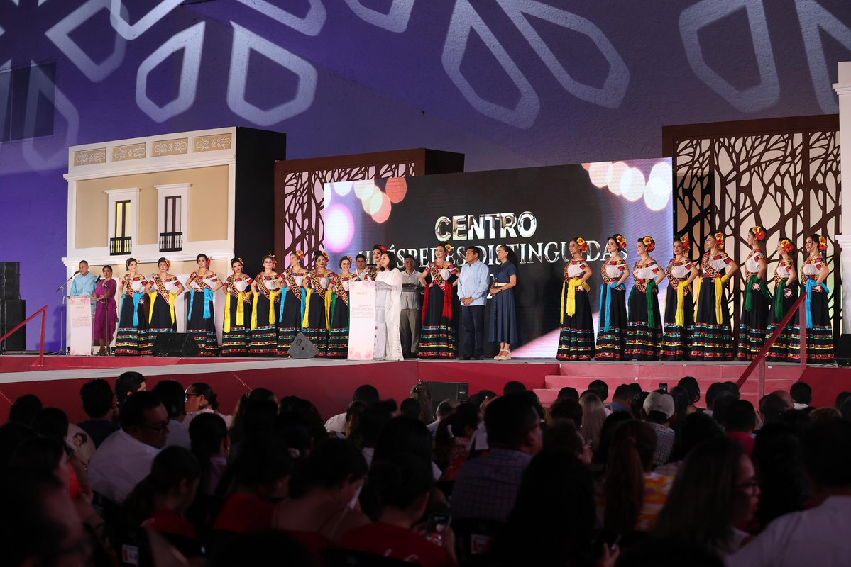 Felicitamos a nuestras 17 bellas embajadoras por haber sido declaradas huéspedes distinguidas por el Ayuntamiento de Centro, que preside la Alcaldesa <a href="/YolandaOsunaH/">Yolanda Osuna Huerta</a>, todo en un ambiente de fiesta familiar que contó con la presencia de la Flor Tabasco 2025, María Fernanda Palma