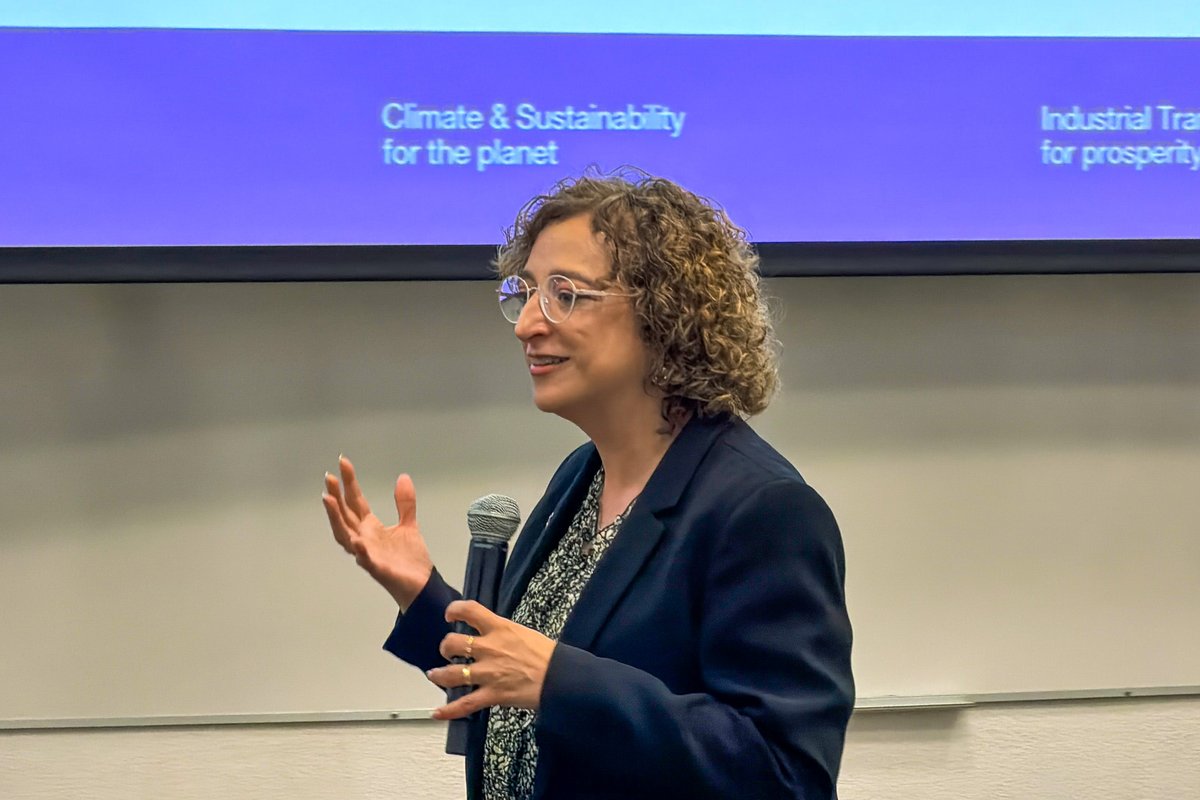 TECcampusQRO's tweet photo. Aquí, las ideas no se quedan en conversación: evolucionan hacia proyectos, alianzas y oportunidades que impulsan soluciones sostenibles y de impacto real 🚀

El futuro se construye hoy, a través de la colaboración y el intercambio de conocimiento.
#TecCampusQRO https://t.co/P0DSlOhNhg
