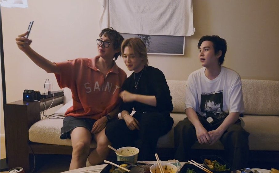 ما فيها شي ليه مغطينها؟😭😭😭😭😭