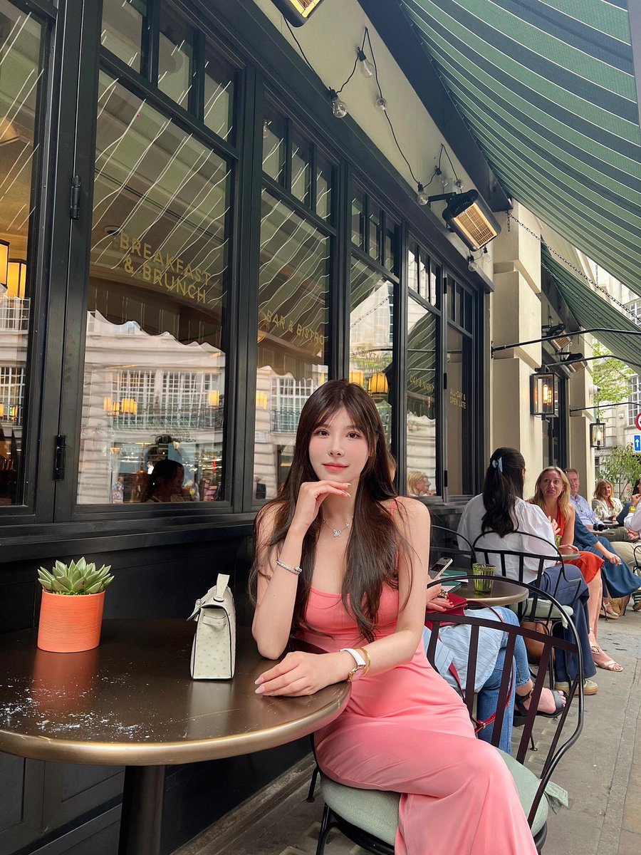 SweetDorothy8's tweet photo. Afternoon tea🍵 https://t.co/IrsIavyH0n