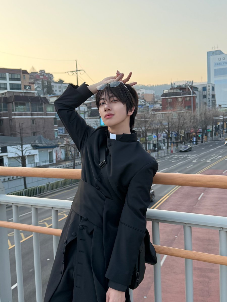 우리가 함께하는 끝은 언제나 새로운 시작이 기다릴겁니다ㅎ 이번활동 잘부탁해요!!!!❤️ 팀 크래비티 팀 러비티 화이팅💪 
#원진 #ReDeFINE #AWAKE