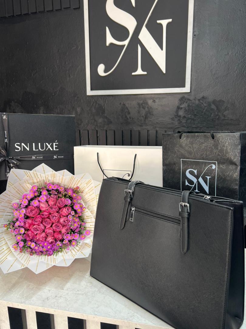 SN_Luxe's tweet photo. Large Imperial Tote Package 
#mothersdaygifts #harare #snluxe https://t.co/zC0lrOCuyI