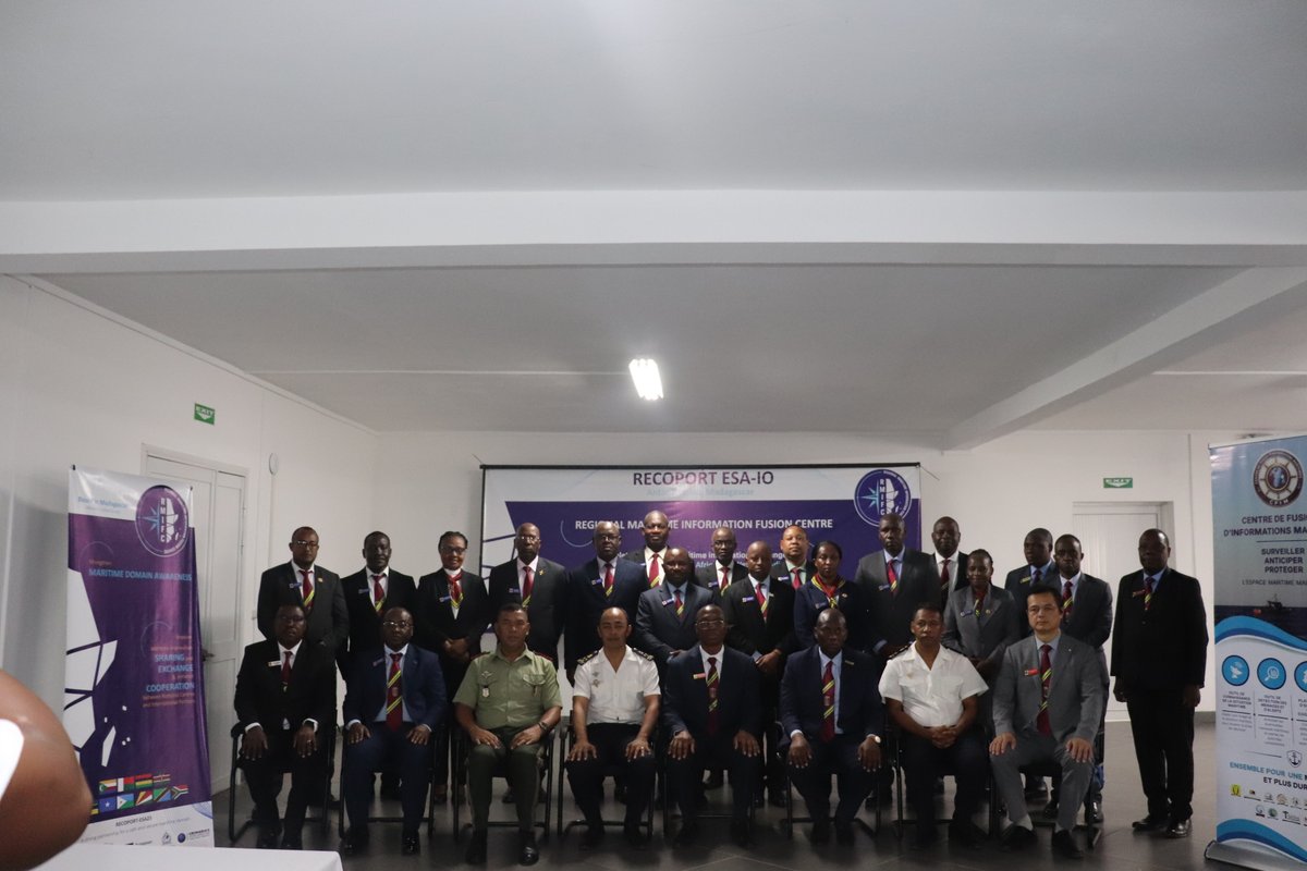 RMIFCenter's tweet photo. Visit of Tanzanian trainees 🇹🇿
Mission briefings &amp; watchfloor visit — strengthening maritime security cooperation 🌊
#RMIFC #MaritimeSecurity #RegionalCooperation https://t.co/8eCykr8DMp