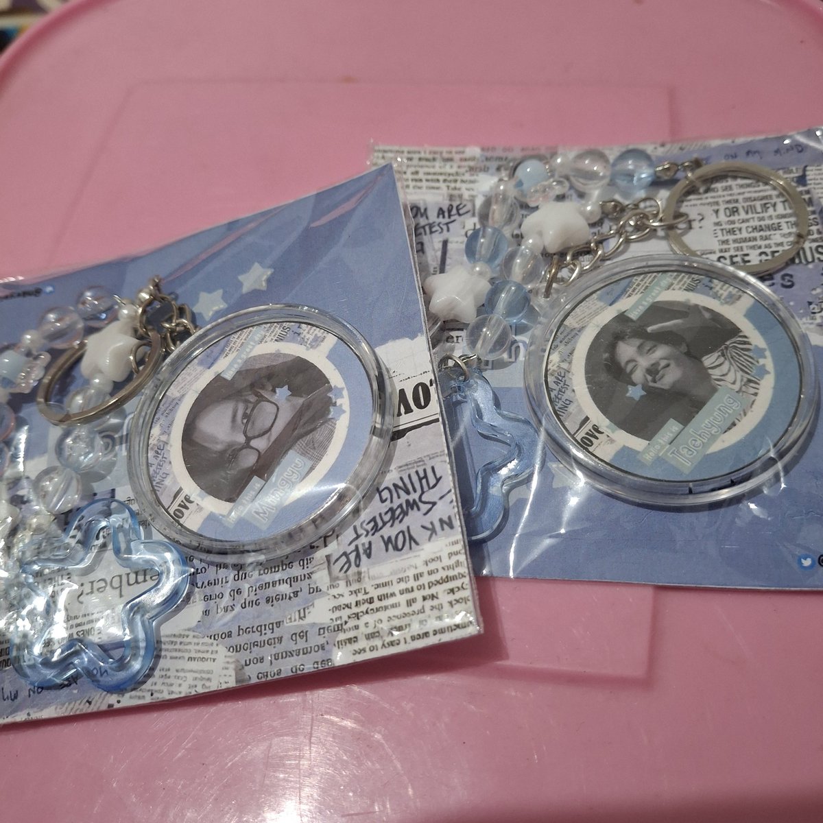 navyviz's tweet photo. returan keychain blue luminarstar mingyu &amp; taehyung 🥲 masih bagus no lecek boleh angkut yaap! 

📎 https://t.co/jKCF6liPvV https://t.co/btM1vjIZ9P
