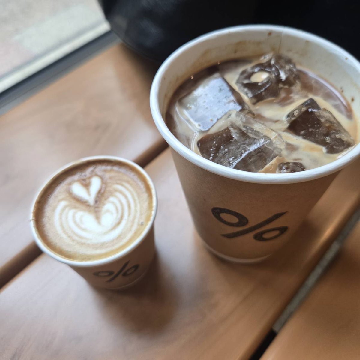 shou_hana_0902's tweet photo. 麻布台ヒルズなんてオシャレな所は久しぶり✨素敵カフェに寄って大好きな蜂蜜の専門店でもお買い物してきた🥰

味見どちらにしますか？
ひまわり🌻お願いします！
ひまわり🌻お好きなんですか？
はい特別に好きです🤣
蜂蜜はヨーグルトにかけて食べる派よ
#麻布台ヒルズ
#アラビカ東京
#LABEILLE https://t.co/By0yBgoeZm