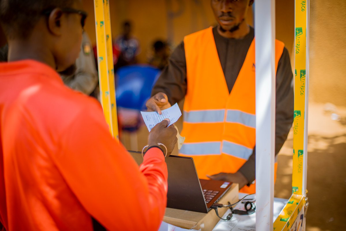 nitatransfert's tweet photo. Le numérique au service des citoyens !🇳🇪

Dans plusieurs commissariats, les kiosques NITA accompagnent désormais l’enrôlement de la nouvelle carte biométrique 🪪 en facilitant les paiements sur place pour la population.

Parce que chaque citoyen mérite des services plus simples. https://t.co/f0w6xEV1Yu