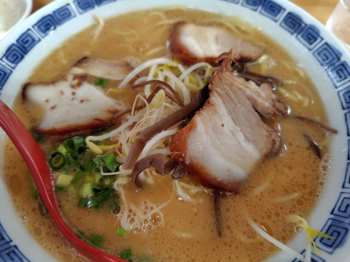 0u00929's tweet photo. 近所にあるラーメン屋に飛び込みで入った
細麺で濃くてめっちゃ好き
セフレは胃もたれしてました https://t.co/MafcEBcmHs