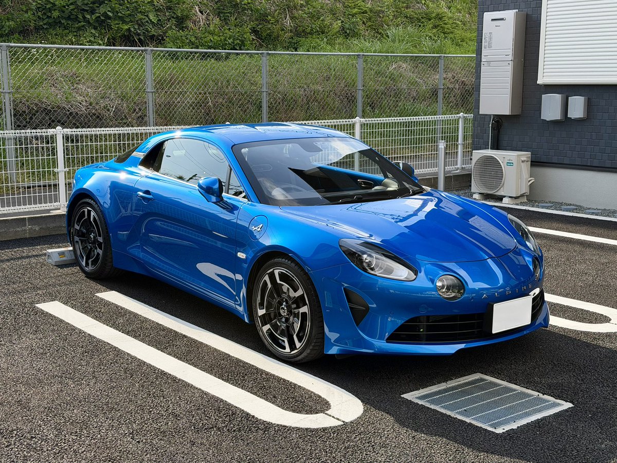 にへー tweet media