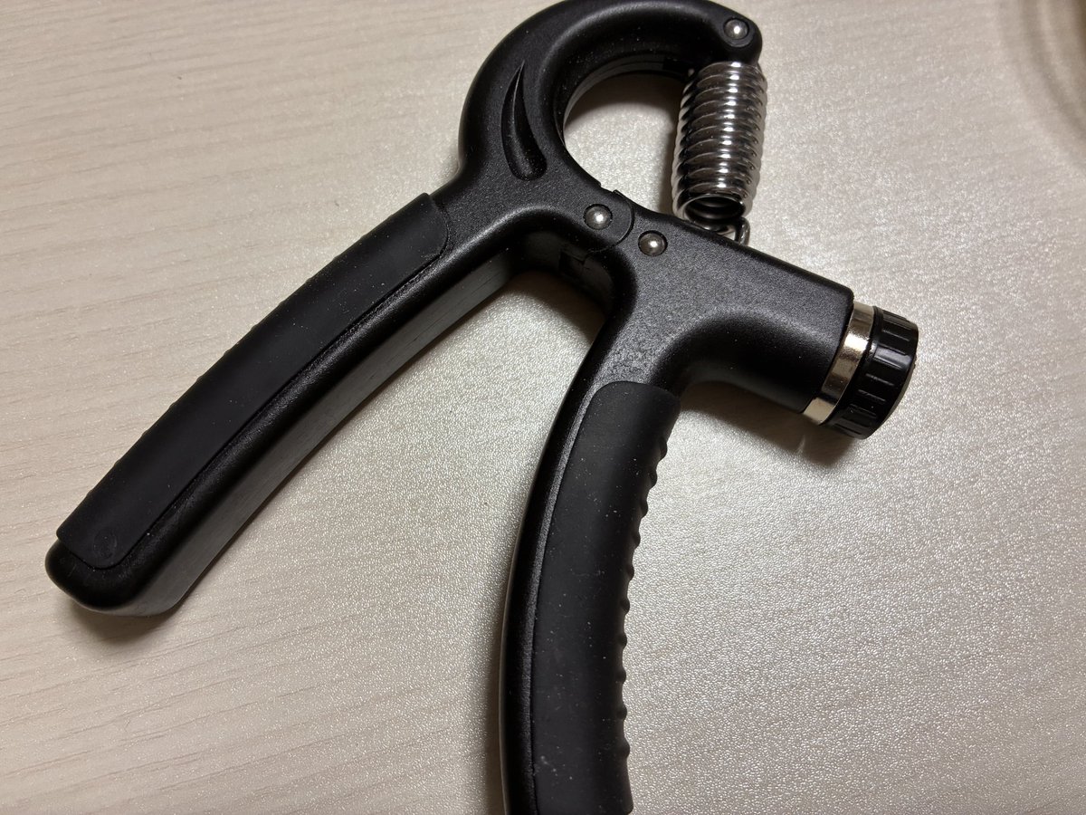 これをリュックに忍ばせれば、仕事帰りの道で筋トレできるぞ🏋️
と思ったけれど……
暗い夜道で、ガサゴソとリュックから取り出すのは不審者ムーブすぎるので一旦見送ることにした(● ˃̶͈̀ロ˂̶͈́)੭ꠥ⁾⁾