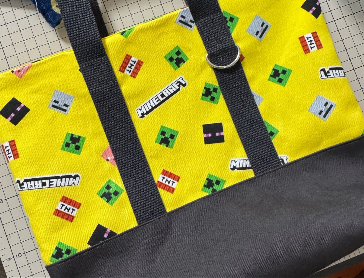 silco2012's tweet photo. トートバッグ作成途中。
あとは袋口の抑えミシンだけ。
サイズから作り方までAIに相談して作った。 https://t.co/oN4hd06ton