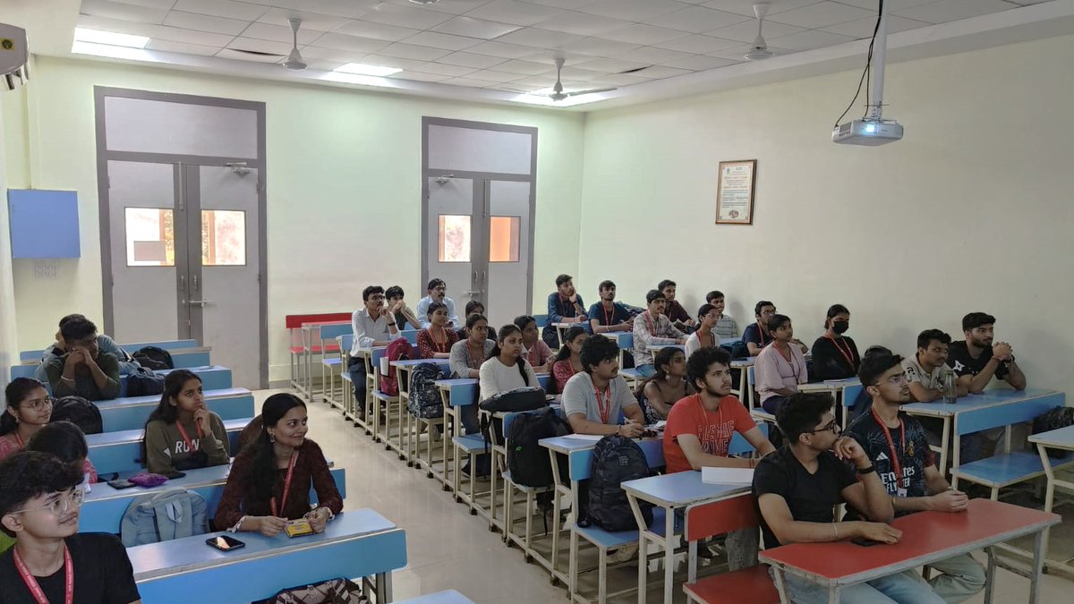 ItemaGroup's tweet photo. 🎓 Itema Weaves the Future.

Amit Singh held a lecture on “Advanced Weaving” for Diploma in Textile Engineering students at VJTI Mumbai.

🧵 Supporting young talents means shaping the future of weaving.

#Training #WeaveDifferent #TextileMastery #Itema https://t.co/QQl1uj4SvK