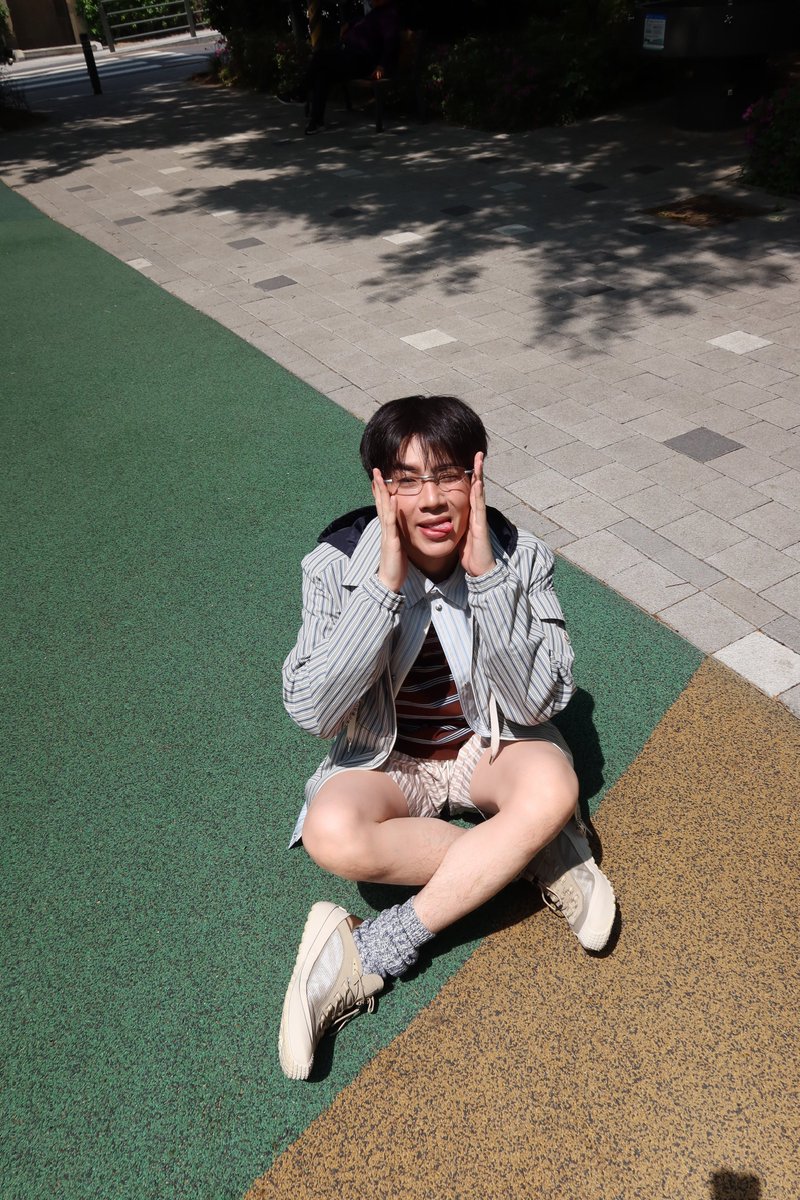 ออฟ จุมพล #OffJumpol เช็กอินกรุงโซลในโททัลลุคจาก Moncler (@moncler) คอลเลกชั่น Summer 26 ก่อนเข้าร่วมงานป๊อปอัพ Have A Puffy Summer สุดเอ็กซ์คลูซีฟของ Moncler ใจกลางย่านซองซู เกาหลีใต้ ในค่ำคืนนี้

#MonclerCollection #tumcial