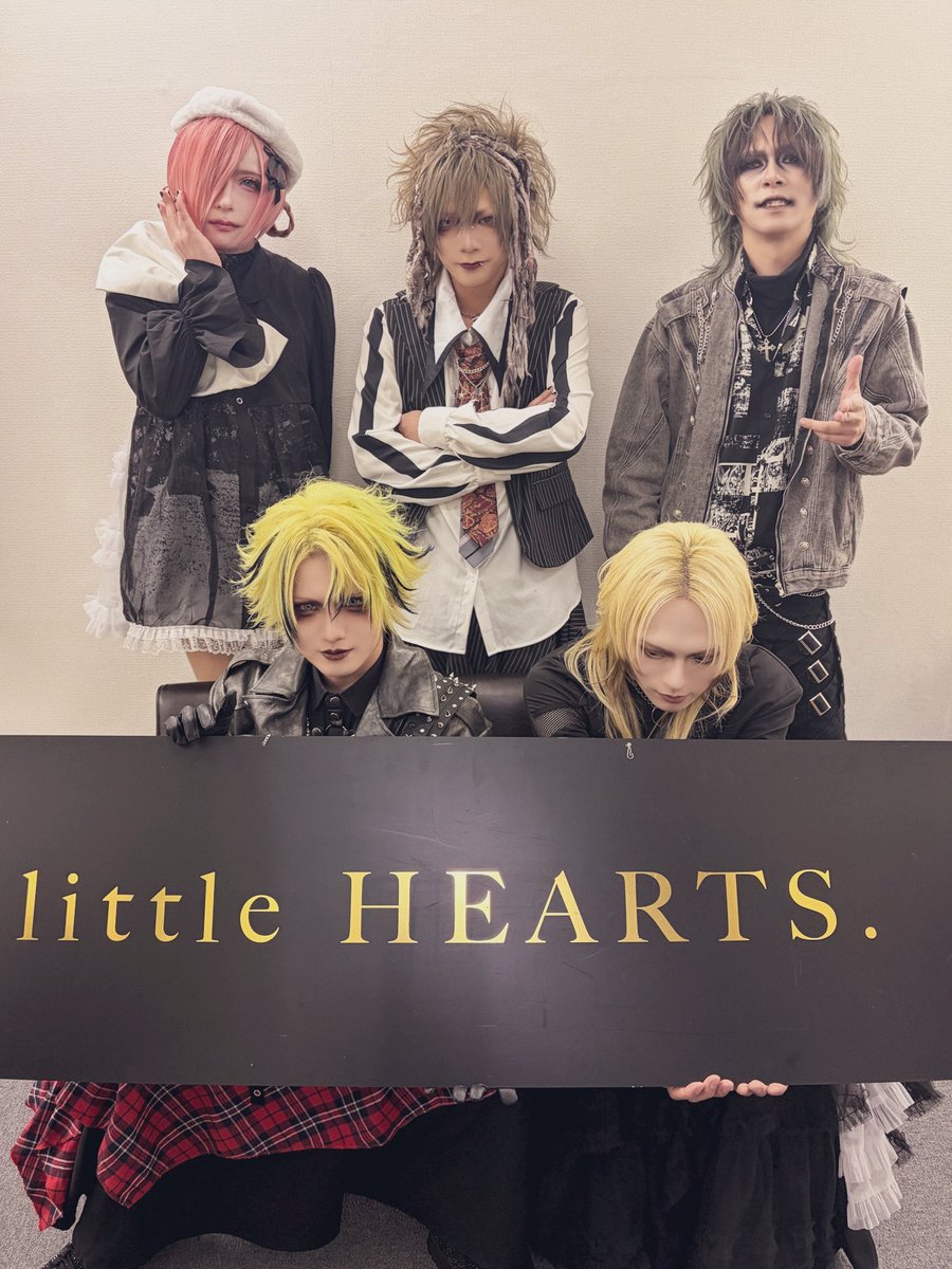 蛾と蝶 official tweet media