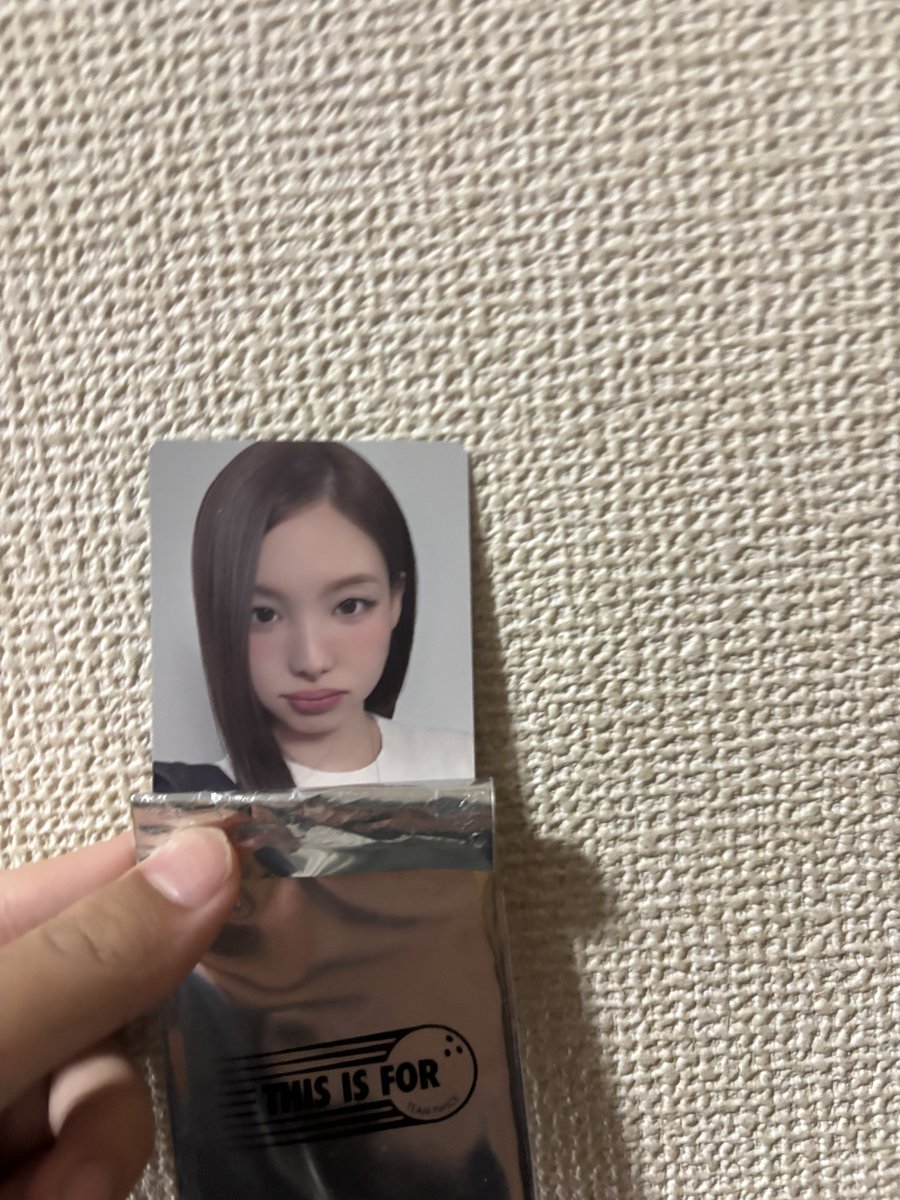 hyuron72's tweet photo. 【ソンムル企画】
色んな方にお世話になってそのお返しっていうのもあれなんですが
FFさん限定でソンムル企画しようと思います！
今回のグッズのナヨンちゃんの万トレです！
郵送での取引になります！

欲しい方はリプまでお願いします！
明日4月30日 17時まで
当選発表 20時 https://t.co/R8cgg4Fouh