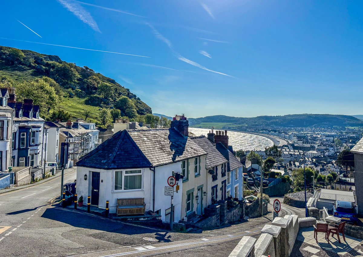 Living in Llandudno tweet media