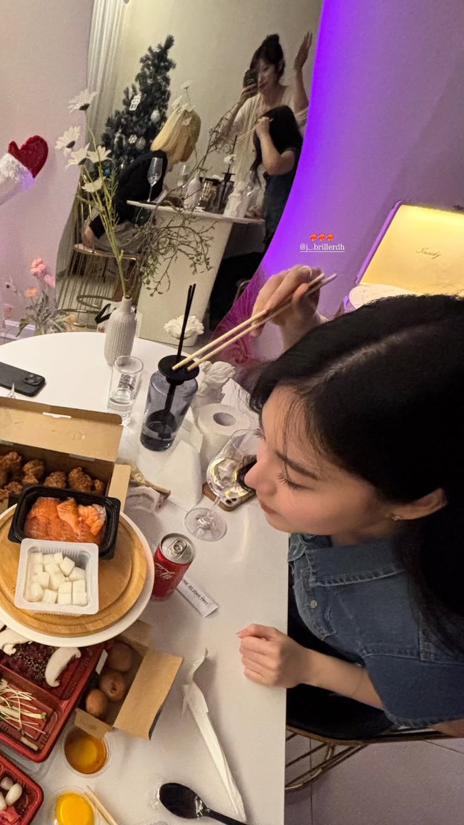 𝐦𝐚𝐤𝐨 🐥🤍🪽 tweet media