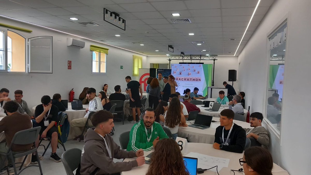 cadesevilla's tweet image. 👥Comienzan a trabajar los alumnos de los Centros Educativos en el #Hackathon que se celebra hoy dentro de la 'Feria Provincial de Formación Profesional y Empresa de La Campiña'

💡"Desarrollando buenas ideas "💡

@aemprende @UniversidadAnd @Arahalcomunica @EducaAnd