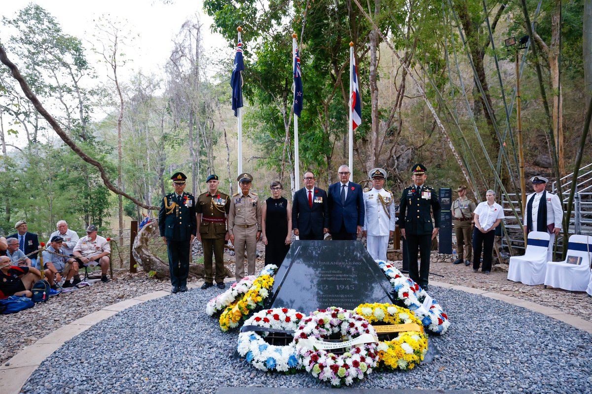 HellfirePass's tweet photo. We were honoured to welcome @LukeGoslingMP @AusAmbBKK @NZinBKK @armypr_news to this year's #DawnService at #HellfirePass in Kanchanaburi, including families of POWs and members of the public. #AnzacDay #LestWeForget https://t.co/szIX5xucFv