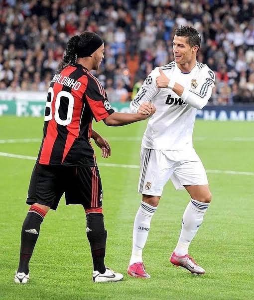 collybravo's tweet image. Prime Ronaldinho vs prime Cristiano Ronaldo?
#Ronaldinho #Ronaldo