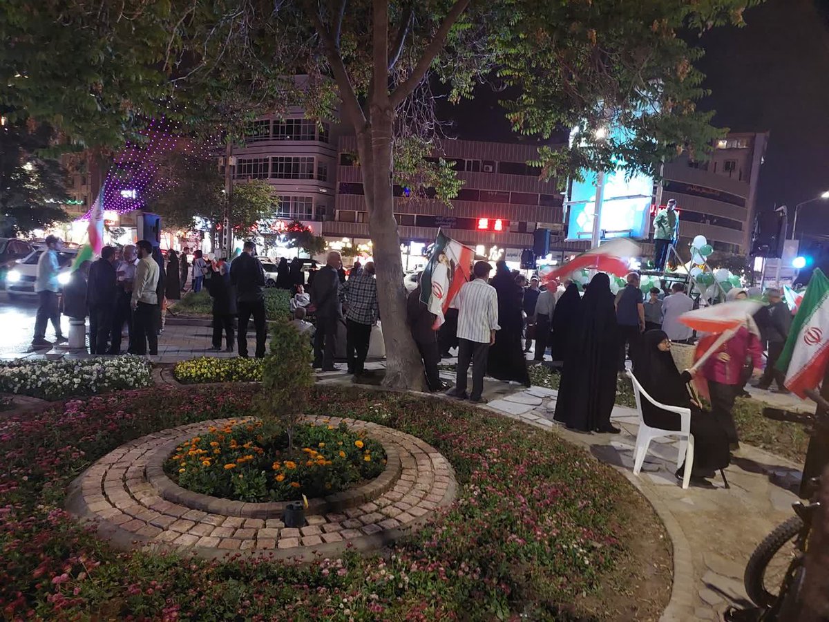 مراسم شب میلاد امام هشتم در جمع هم  هم محله ای های محله سمیه 😍 
#ایران_امام_رضا
#ایران_درآغوش_رضا
