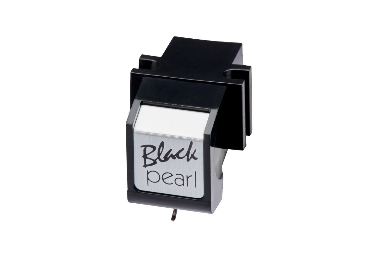 pacificaudio_PA's tweet image. 【SUMIKO Black Pearl】
エントリークラスのロングセラーMMです😀

接合丸針、重心が低く、パワフルな音色が特徴👆
まさに最もMMらしいカートリッジの1つです👍

オーディオユニオン各店でお買い求めいただけます
audiounion.jp/ct/detail/new/…

#DISKUNION #AUDIOUNION #オーディオ