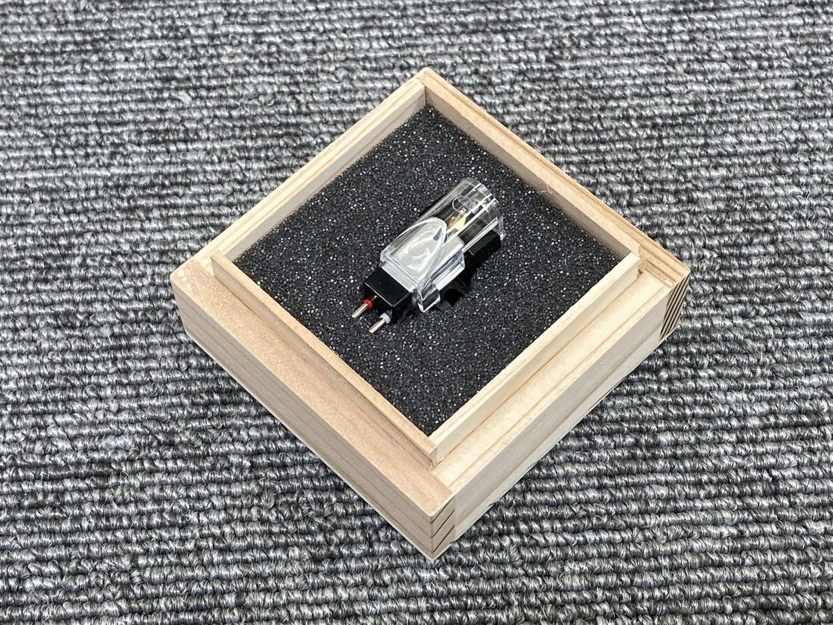 pacificaudio_PA's tweet image. 【SUMIKO Black Pearl】
エントリークラスのロングセラーMMです😀

接合丸針、重心が低く、パワフルな音色が特徴👆
まさに最もMMらしいカートリッジの1つです👍

オーディオユニオン各店でお買い求めいただけます
audiounion.jp/ct/detail/new/…

#DISKUNION #AUDIOUNION #オーディオ
