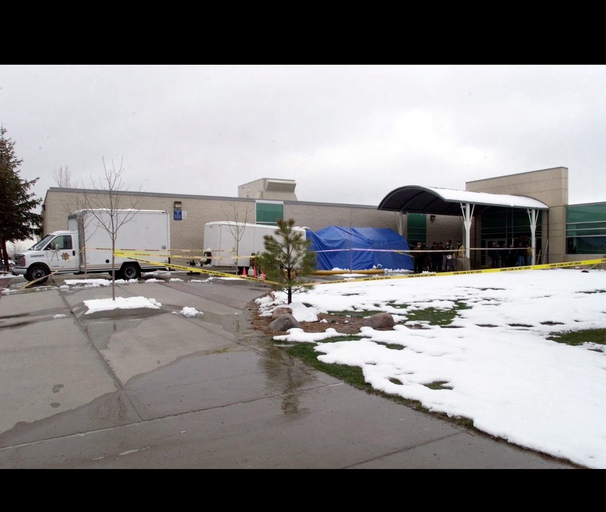 BlackTapeFiles's tweet image. April 20, 1999. Lunch hour felt normal—until it didn’t. Columbine High School massacre. 
#horror #realhorror #killing #shooting