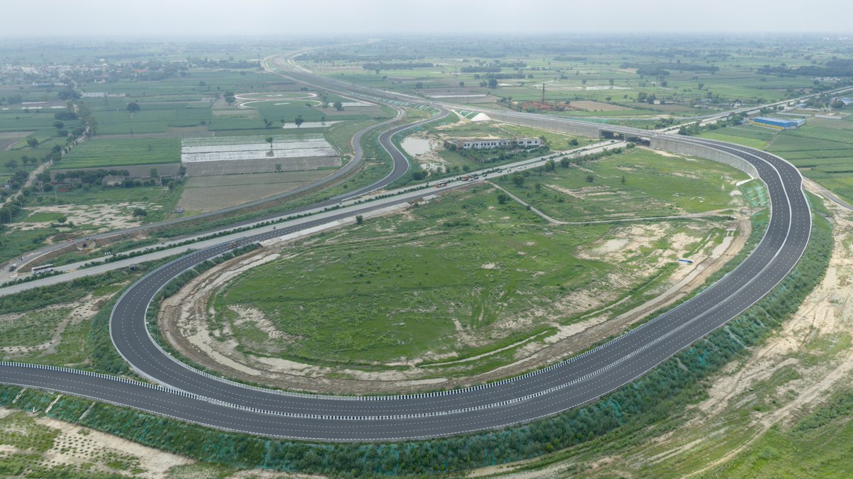 timesofindia's tweet image. #GangaExpressway inaugurated by PM #NarendraModi: #UP's longest expressway between #Meerut &amp;amp; #Prayagraj; check travel time, route, speed limit - top facts &amp;amp; images

Read here 🔗toi.in/iR_RSa