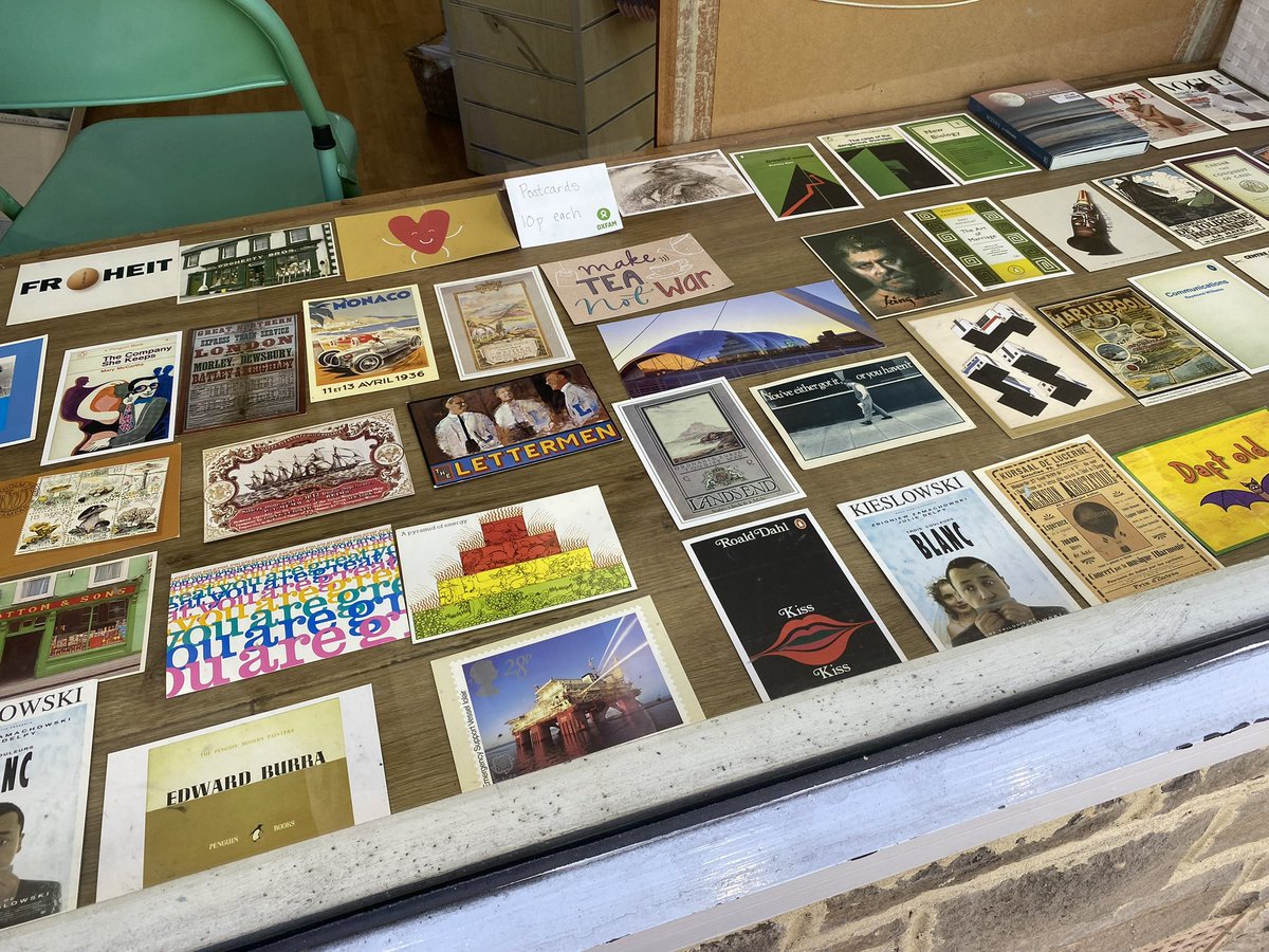 OxfamHexham's tweet image. “Wish you were here”💌💌💌
Happy Wednesday everyone 
Collecting postcards?
(Such an interesting hobby)
Take a peep in our bookshop window
More to see inside …
Have a lovely day dear all
#Oxfam #Hexham #Postcards
