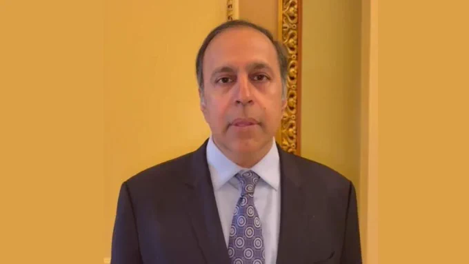 سناتور امریکایی انتقال پناهجویان افغان به کنگو را محکوم کرد.