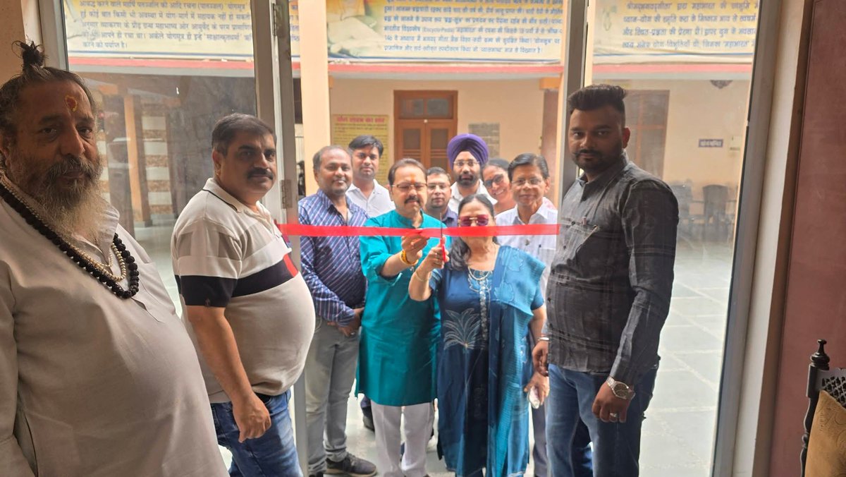 BJPVishalGarg's tweet image. आज पातांजल योग धाम, आर्य नगर चौक में मेरे द्वारा दान किए गए कंप्यूटरों से स्थापित कंप्यूटर लैब का शुभारंभ मेरी माताजी के करकमलों द्वारा संपन्न हुआ।
यह पहल समाज में डिजिटल सशक्तिकरण को बढ़ावा देने की दिशा में एक महत्वपूर्ण कदम है।

#DigitalIndia #SkillDevelopment (1/2)