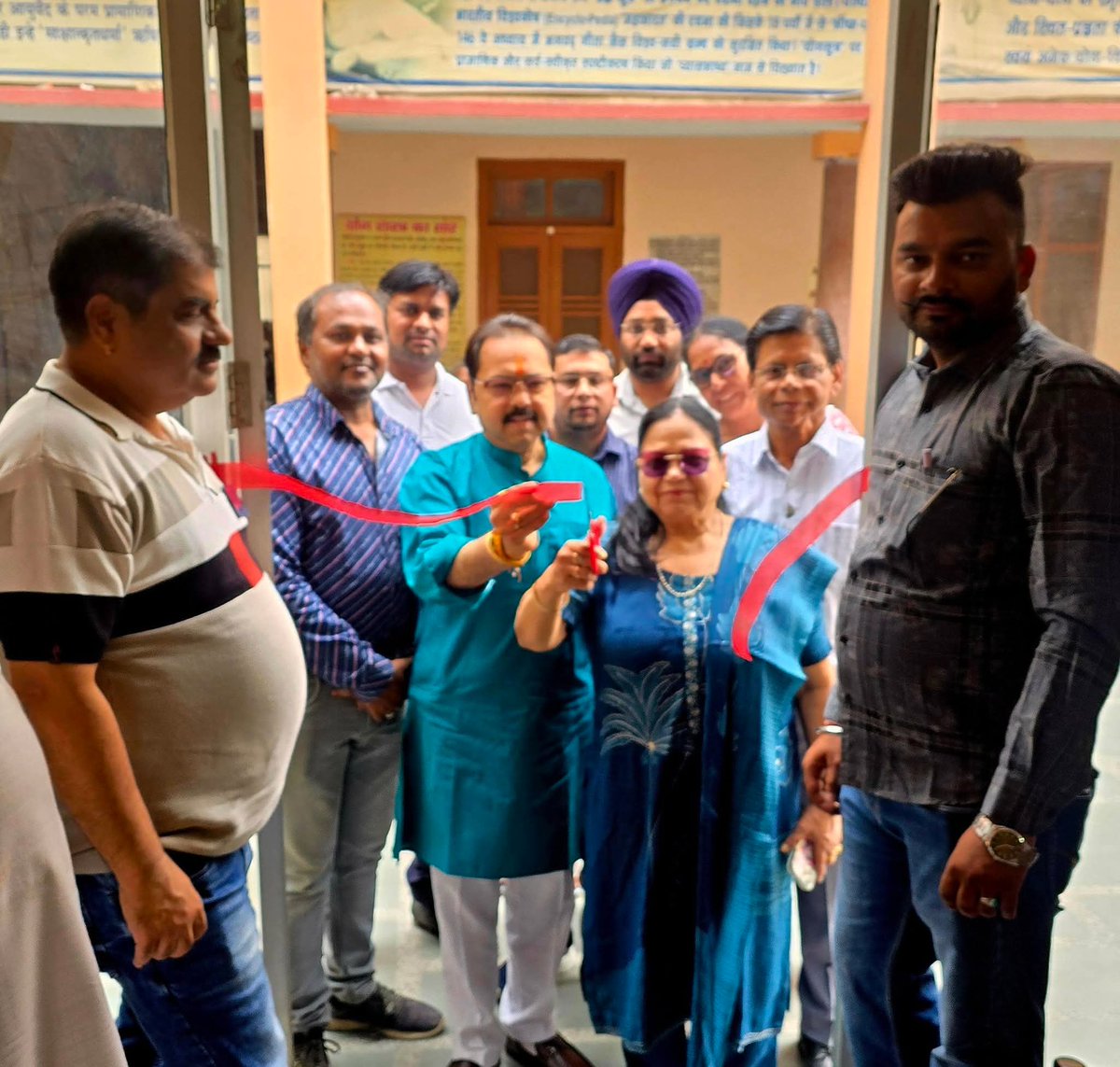 BJPVishalGarg's tweet image. आज पातांजल योग धाम, आर्य नगर चौक में मेरे द्वारा दान किए गए कंप्यूटरों से स्थापित कंप्यूटर लैब का शुभारंभ मेरी माताजी के करकमलों द्वारा संपन्न हुआ।
यह पहल समाज में डिजिटल सशक्तिकरण को बढ़ावा देने की दिशा में एक महत्वपूर्ण कदम है।

#DigitalIndia #SkillDevelopment (1/2)