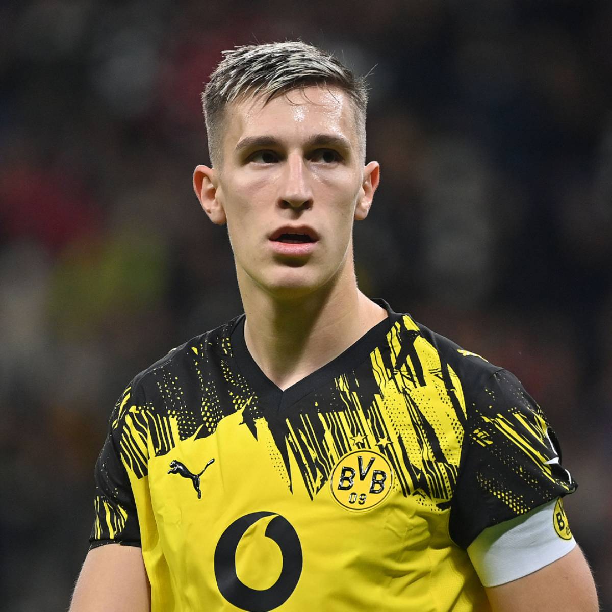 🚨Información exclusiva🚨

La idea de la Directiva es fichar un solo central este verano y el favorito es Nico Schlotterbeck.

Se intentará convencer a Rüdiger para que renueve porque su salida conllevaría la necesidad de fichar a otro defensor, algo que desagrada al Club.