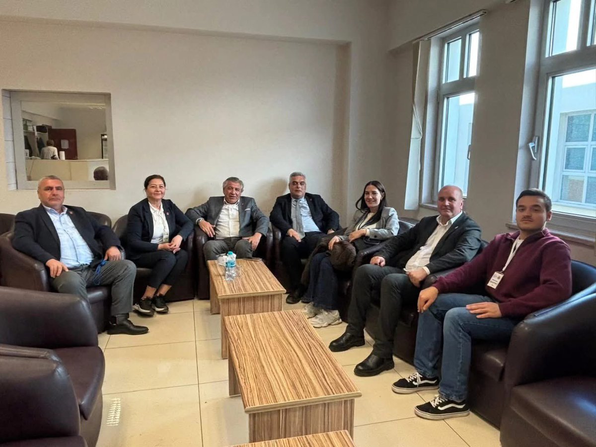 CHP_Basaksehir's tweet image. KUMPAS DAVASI ÇÖKTÜ ÇÖKTÜ!

Bugün görüldü ki; kurguyla kurulan, algıyla büyütülen, hukuksuzlukla yürütülen bu dava milletin vicdanında da, hukuk önünde de çökmüştür.

Bugün bir kez daha anlaşıldı:
Millet büyüktür, haklı olan kazanacaktır.
#Ekremİmamoğlu #İmamoğlu #CHP #Adalet