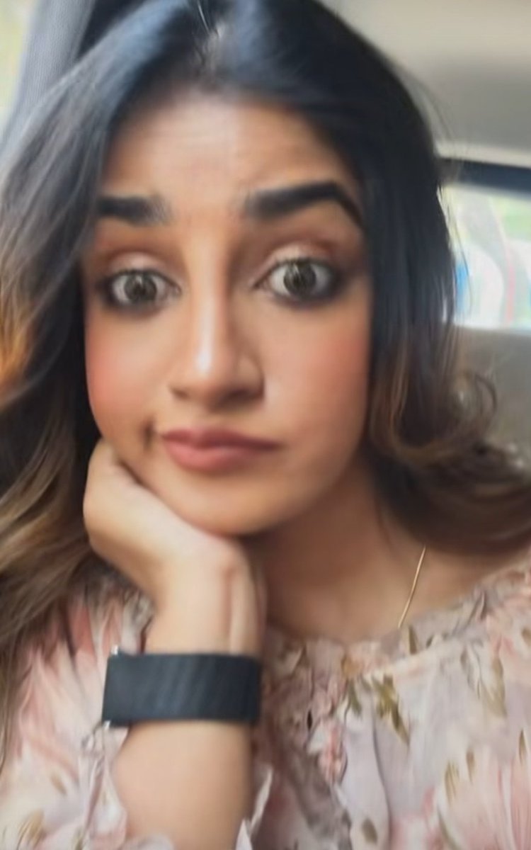 GetsCinema's tweet image. #DimpleHayathi - TRIED A FUNNY PHOTO SNAP 😂😂😂😂

Next #Telugu Film Arriving From her.