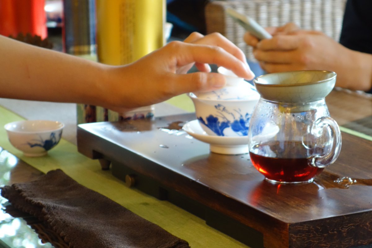 BozskyOrac's tweet photo. 茶世界的基本知識 - Friday, May 1st at 6:30 PM, we will be intensively dedicating ourselves to tasting samples of new interesting dark teas of the Pu'er type. Naturally fermented - true Pu'er as well as controlled - "artificially" fermented teas of this type will be represented. https://t.co/S8qXOhTTvk