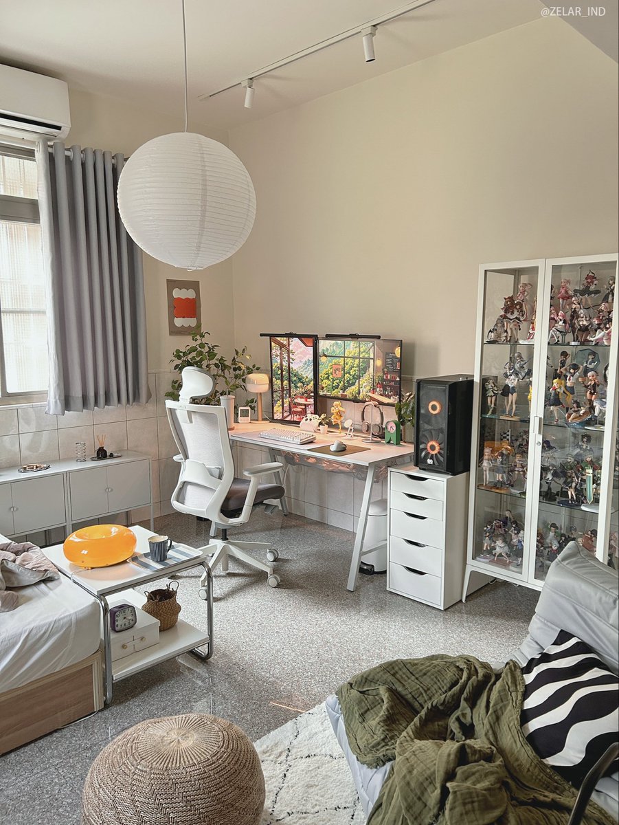 ZELAR_IND's tweet image. Day &amp;amp; Night #desksetup
