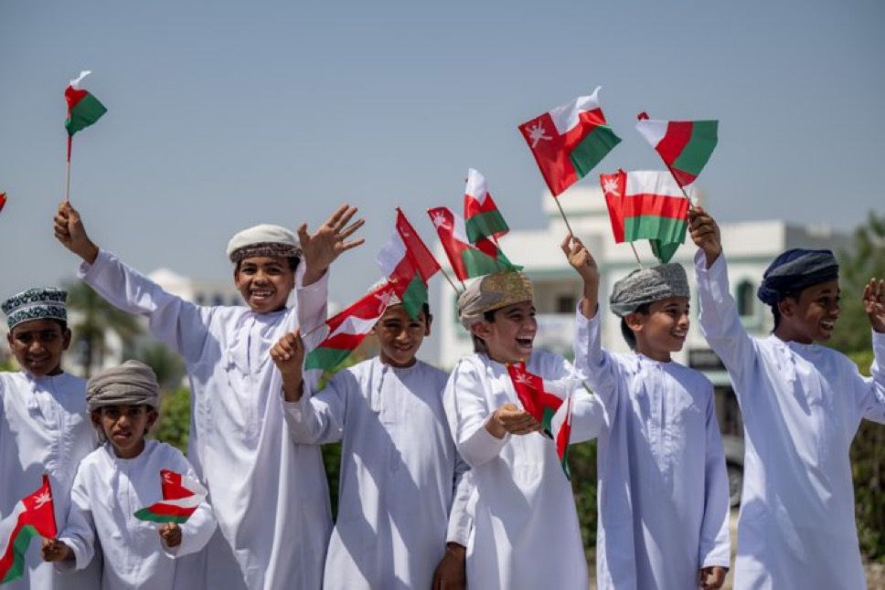 مشاهد تختصر الحكاية…
أفراح في الطرقات وأياد تلوح وقلوب تسبق الخطى ترحيبا بمقدم حضرة صاحب الجلالة السلطان هيثم بن طارق  حفظه الله ورعاه 
#شمال_الشرقية تحتفي وتكتب لحظة ولاء نابضة لا تنسى
#الموكب_السامي