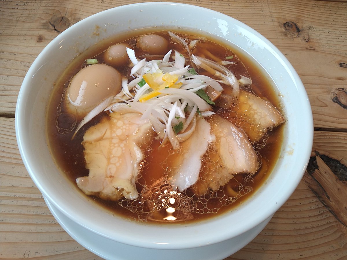 最近のKiriyaさん
潮、醤油の旨味ソバは複合的な深みのある味わいであっさりながら出汁の旨味溢れるスープに細麺が最高の組み合わせ、鶏の旨味ソバは鶏の香りとコクのあるスープ、細麺と太麺が選べるのも良い、鶏チャーシューが美味しい！
4種頂いたがどの一杯を選んでも満足度高く次から悩みそうです
