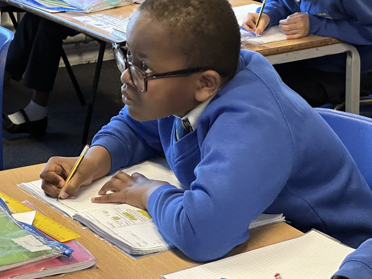 STOCSch's tweet image. In St Rose’s class (5B) Math lesson today, the children’s learning objective was “Do I understand the difference between regular and irregular polygons?” 💙💛 @stocsch #polygons 💙💛