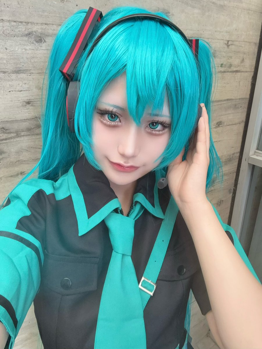 Alice tweet media