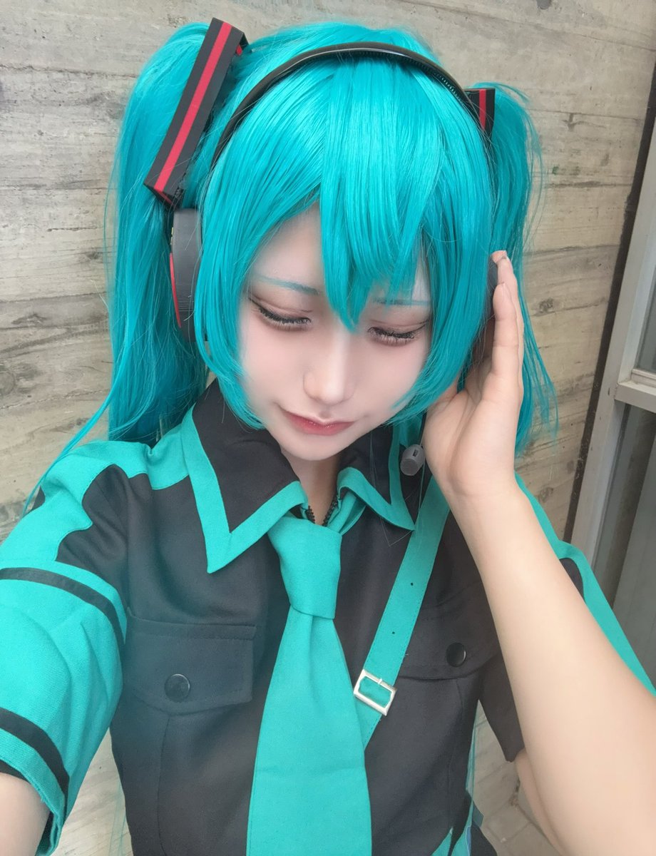 Alice tweet media