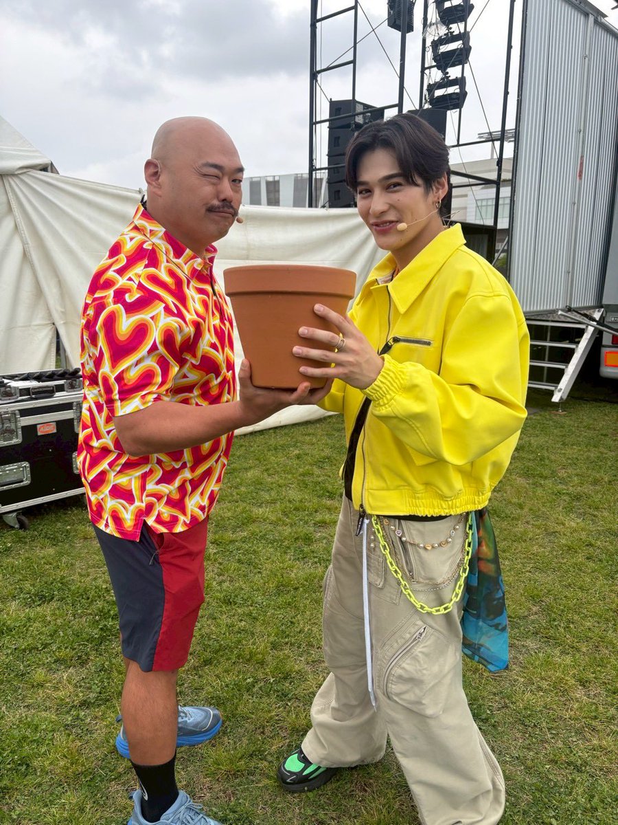 kurochan96wawa's tweet photo. ONE N' ONLY結成8周年＆メジャー2ndシングル

『#WARAiNA』

リリース記念イベントYouTube生配信 

クロちゃんスペシャルゲストで参加させてもらいました！

おめでとうございますだしん！

めちゃくちゃ楽しくてワンエンのファンのみんなも優しくて大盛り上がり！

そして、クロちゃん滑ってないしんからねー！！

びっくりあいらんどで一緒に出演してるTETTAと絡んで楽しすぎたしんよー！
メンバーも個性豊かで楽しいし、イジってくるし、最高だしん！

その模様のアーカイブ観てだしんねー！
17分からスタートしてるしんよー！
↓
https://t.co/gYaNi4g6rC

#ワンエン #ONENONLY
#クロちゃん　#小野島トオル