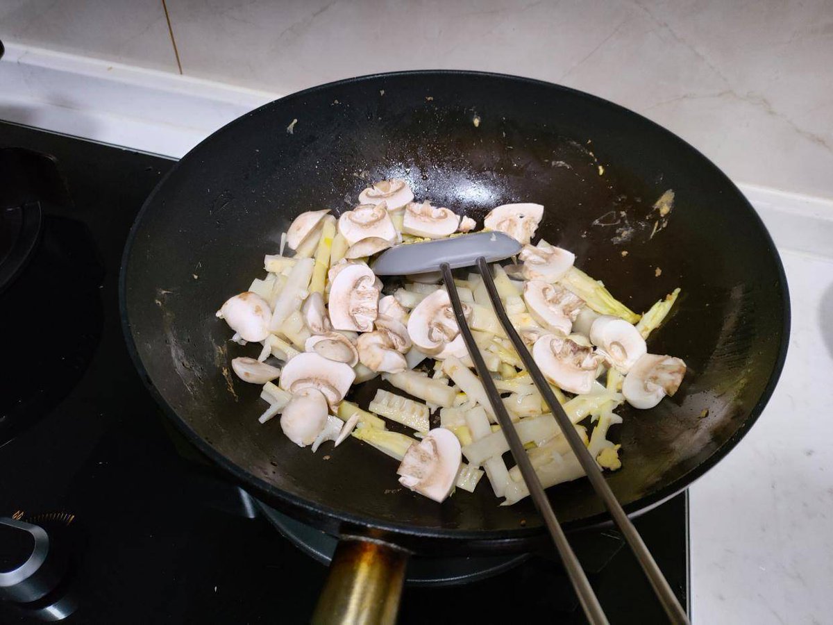 Food_byayla tweet media