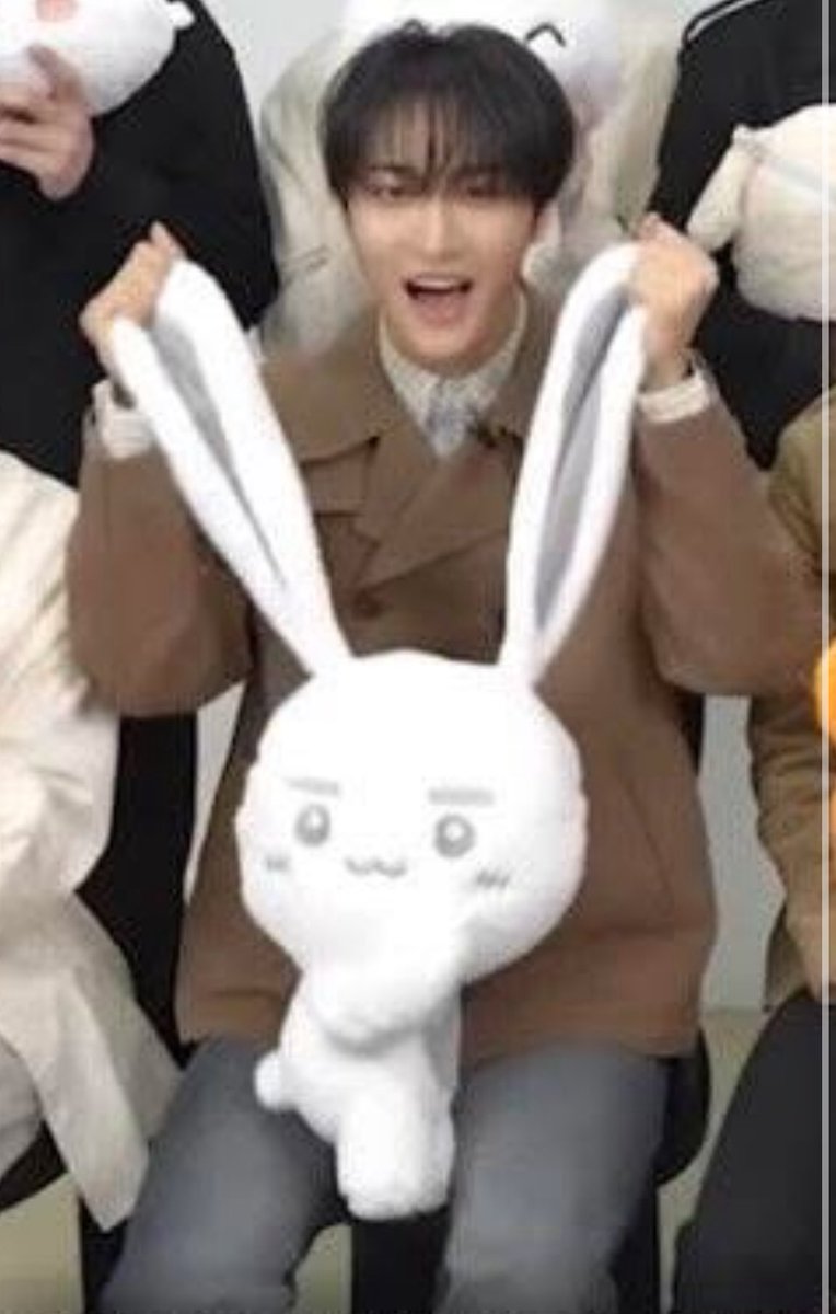 Dad ㅠㅠㅠ it hurtssss
 let me go!!! >:(