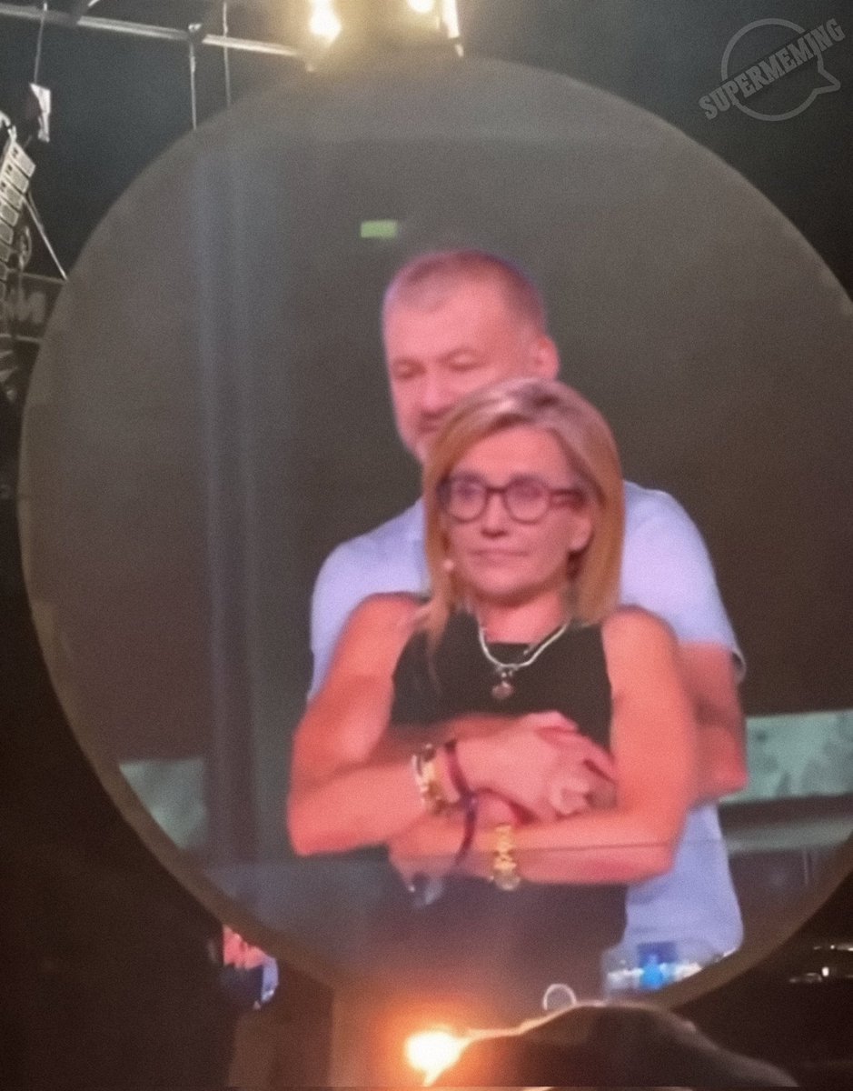 Minister Zupa i Ewa "zemsta na zimno" zniknęli z przestrzeni publicznej.
Są w podróży poślubnej na Antypodach.
Ładne zdjęcie jak p. Waldek masuje cycki p. Ewie.